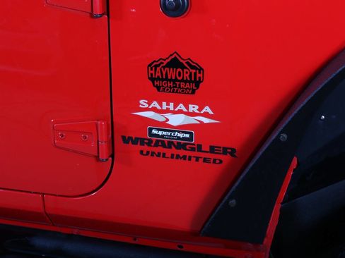 Used 2015 Jeep Wrangler Unlimited Sahara AWD/4WD image 8
