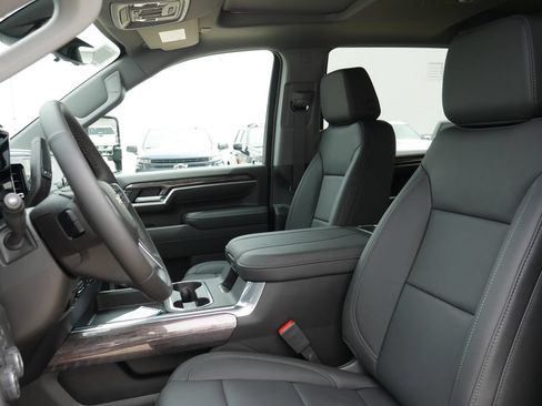 New 2026 Chevrolet Silverado 2500 LTZ w/ LTZ Premium Package AWD/4WD image 8