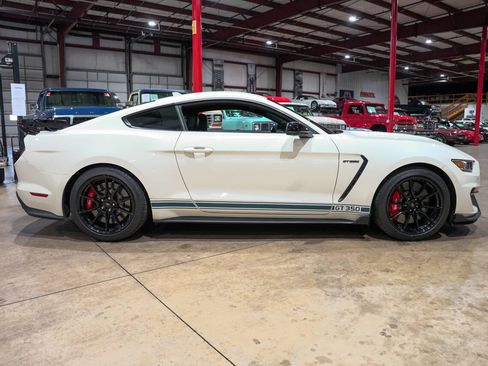 Used 2020 Ford Mustang Shelby GT350 w/ Technology Package RWD image 10