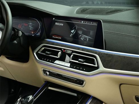Used 2021 BMW X7 xDrive40i w/ Premium Package image 40