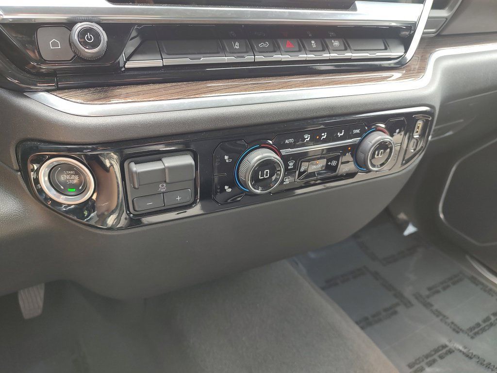 Used 2025 Chevrolet Silverado 2500 LT w/ Convenience Package AWD/4WD image 33