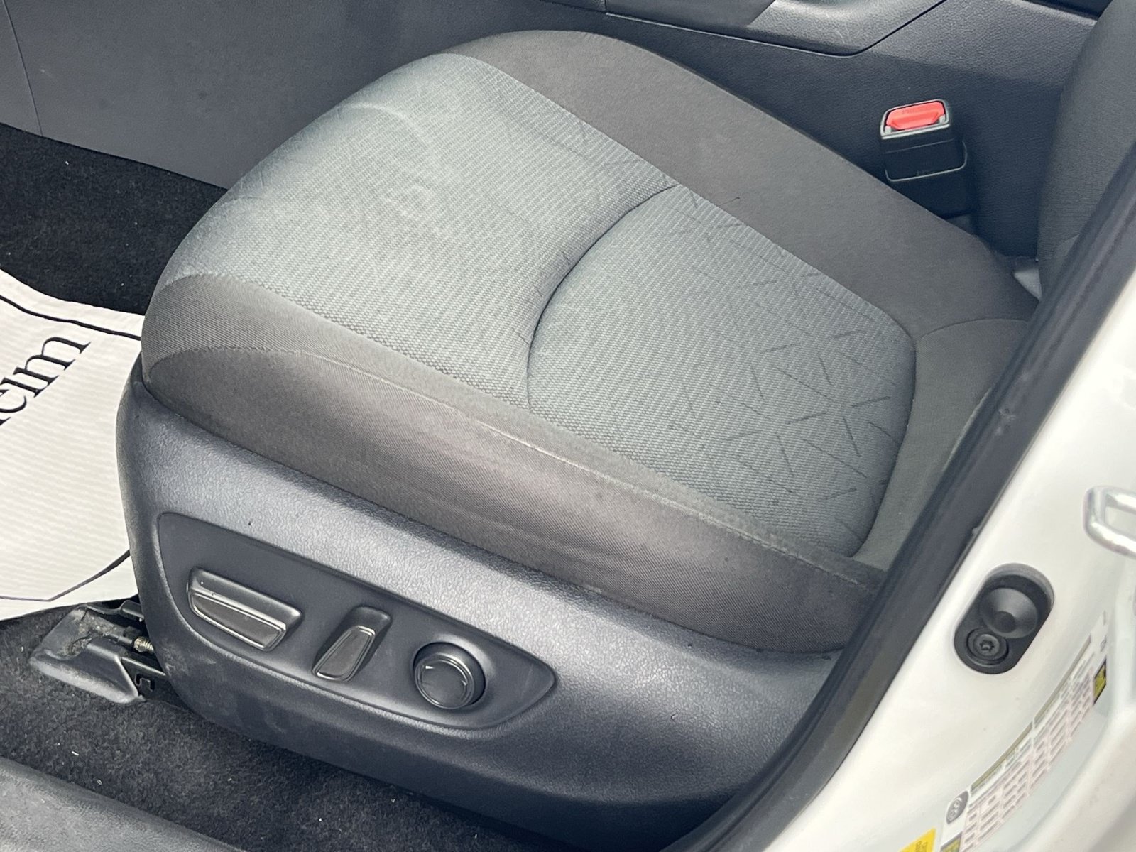 Used 2025 Toyota RAV4 XLE AWD/4WD image 14