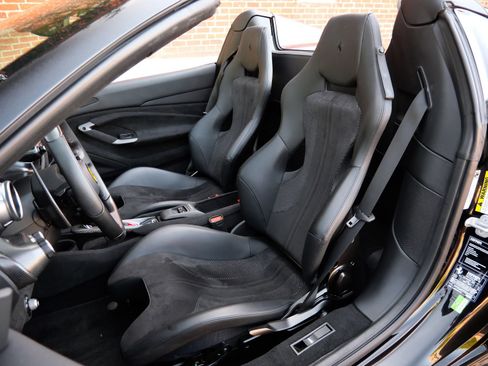 Used 2023 Ferrari F8 Tributo RWD image 23