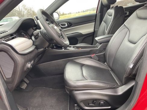 Used 2025 Jeep Compass Limited image 8