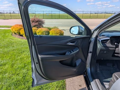 Used 2024 Buick Encore GX Sport Touring FWD image 11