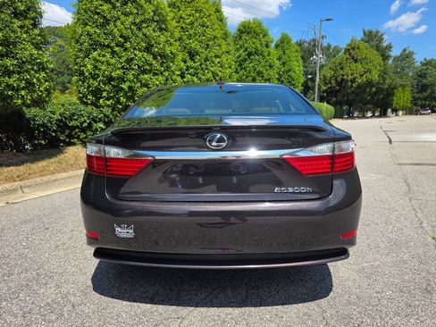 Used 2013 Lexus ES 300h w/ Premium Pkg FWD image 4