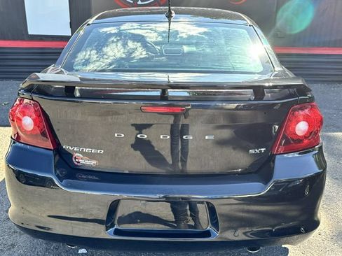 Used 2014 Dodge Avenger SXT w/ Sun/Sound Group FWD image 10