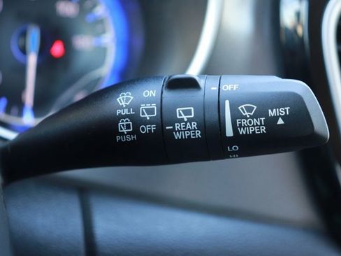 Used 2023 Chrysler Pacifica Touring-L FWD image 23