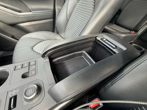 Used 2025 Toyota Highlander XSE AWD/4WD image 25