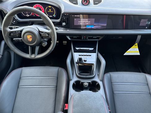 New 2026 Porsche Cayenne GTS image 6