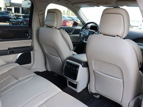 Used 2020 Lincoln Continental w/ Premium Package image 36