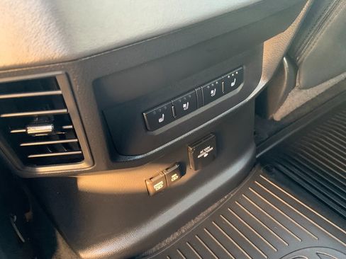 Used 2024 Toyota Tundra Platinum AWD/4WD image 23