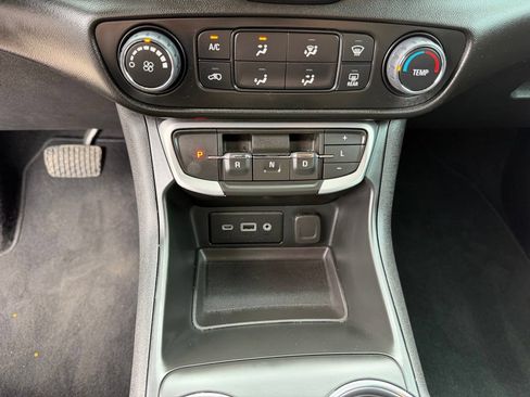 Used 2022 GMC Terrain SLE FWD image 18