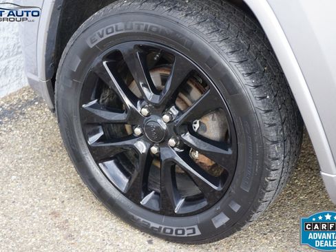 Used 2017 Jeep Grand Cherokee Altitude AWD/4WD image 14