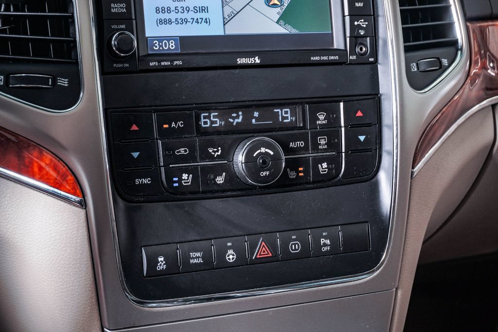 Used 2011 Jeep Grand Cherokee Overland AWD/4WD image 24