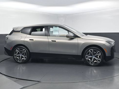 Used 2024 BMW iX xDrive50 w/ Premium Package AWD/4WD image 6