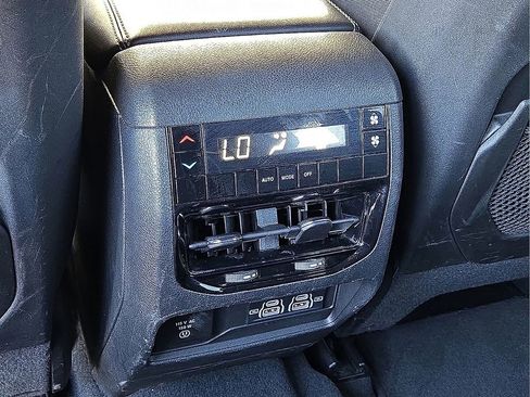 Used 2024 Jeep Grand Cherokee L Laredo image 17