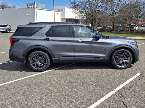 Used 2025 Ford Explorer ST image 10