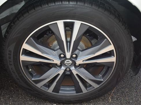 Used 2017 Nissan Pathfinder Platinum w/ Family Entertainment Package image 59