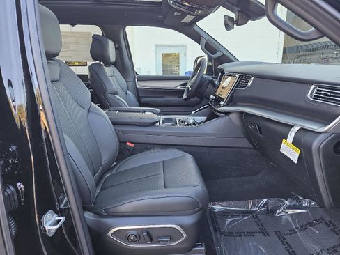 New 2026 Jeep Grand Wagoneer Limited AWD/4WD image 6