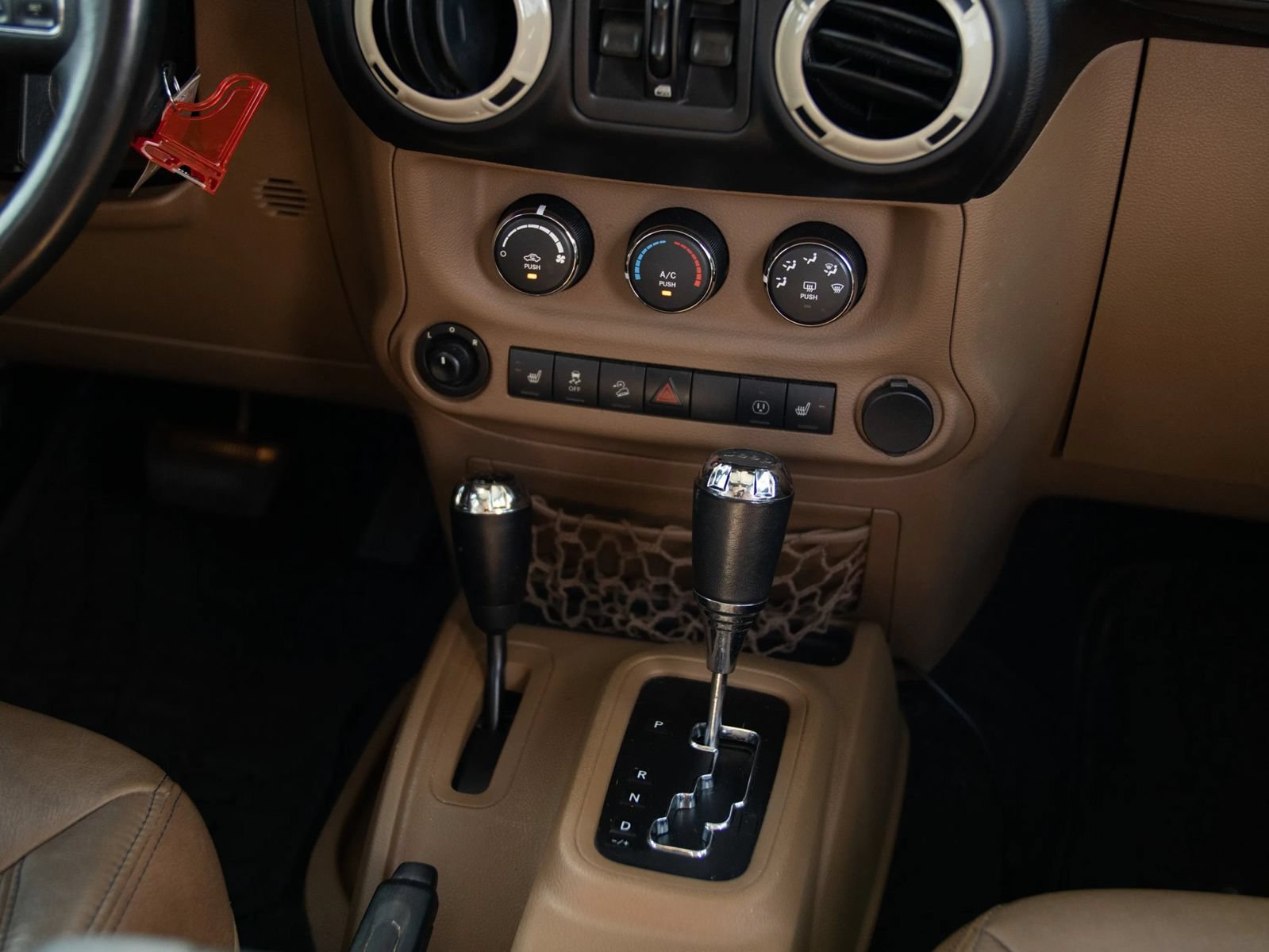Used 2017 Jeep Wrangler Unlimited Sahara AWD/4WD image 30