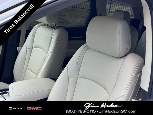 Used 2023 Buick Enclave Essence image 19