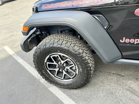 Used 2025 Jeep Wrangler Unlimited Rubicon image 13