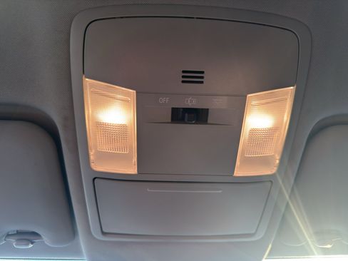 Used 2018 Toyota RAV4 LE FWD image 22