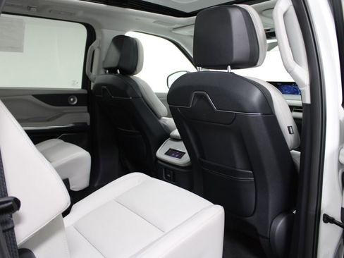 New 2026 Lincoln Navigator L Reserve AWD/4WD image 37