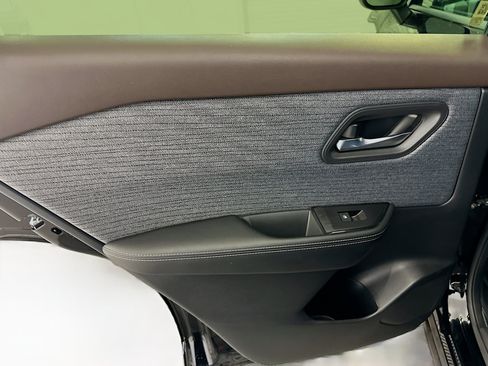 Used 2023 Nissan Rogue SV image 26