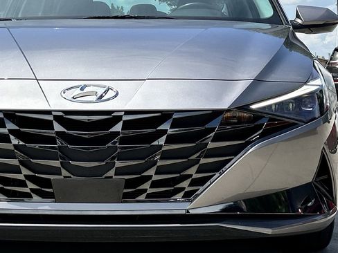 Used 2023 Hyundai Elantra Limited FWD image 10