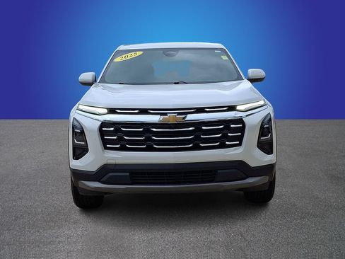 Used 2025 Chevrolet Equinox LT AWD/4WD image 2