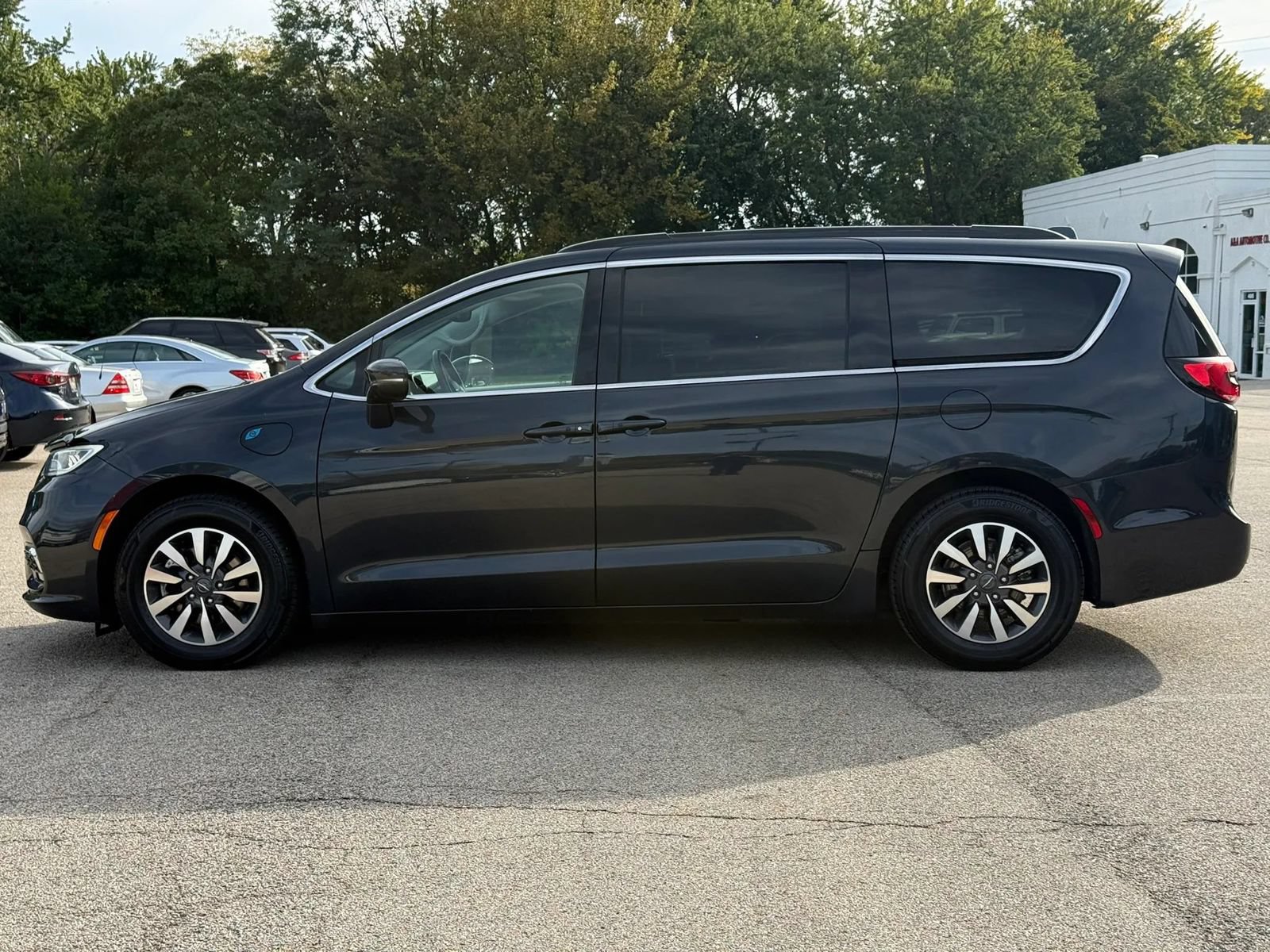 Used 2021 Chrysler Pacifica Touring w/ Cold Weather Group FWD image 5
