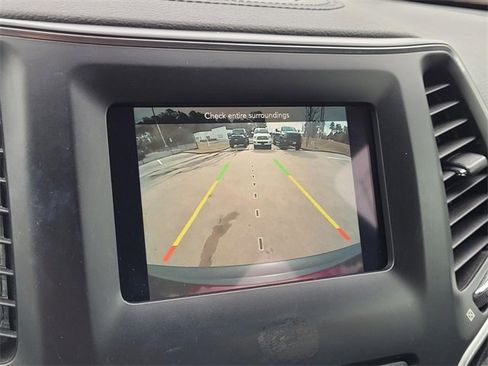 Used 2019 Jeep Cherokee Latitude Plus image 23