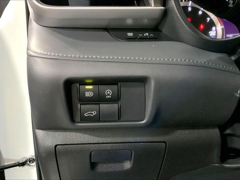 Used 2023 Toyota Highlander LE FWD image 35