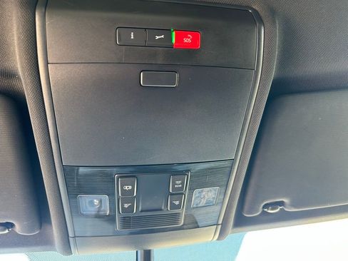 Used 2020 Volkswagen Atlas Cross Sport SE w/ Towing Package image 38