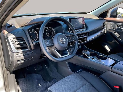 Used 2023 Nissan Rogue SV FWD image 18