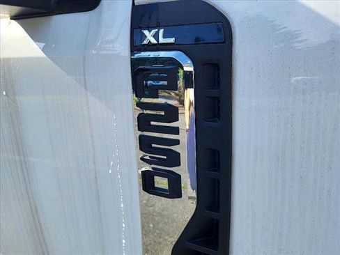 New 2023 Ford F250 XL w/ XL Chrome Package image 25