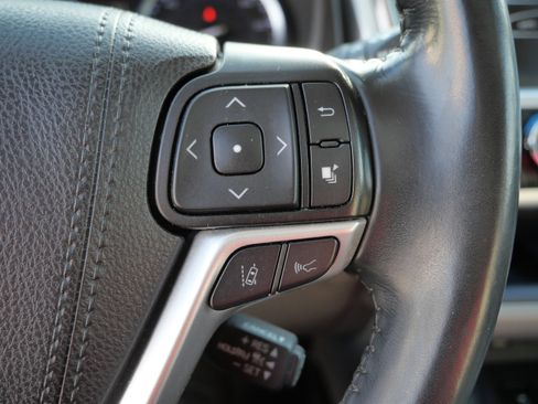 Certified 2019 Toyota Highlander XLE image 29