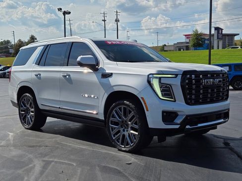 Used 2025 GMC Yukon Denali Ultimate AWD/4WD image 7