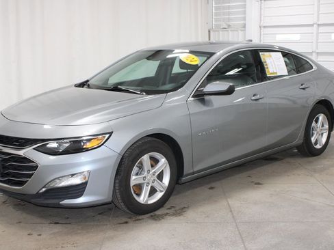 Used 2024 Chevrolet Malibu LT FWD image 3