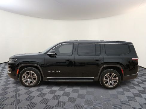 Used 2022 Jeep Wagoneer Series III AWD/4WD image 2