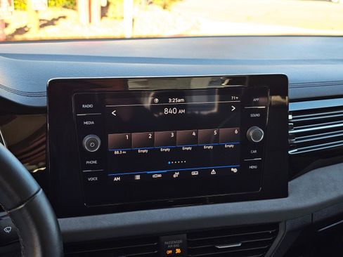 Used 2025 Volkswagen Jetta SE image 31