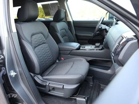Certified 2025 Nissan Pathfinder SV w/ SV Premium Package AWD/4WD image 29