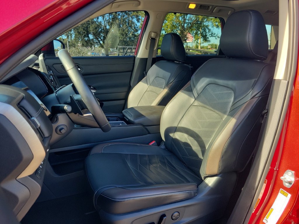 Certified 2024 Nissan Pathfinder Platinum w/ Cargo Package FWD image 17