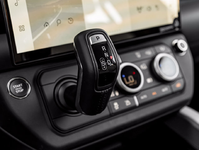 New 2026 Land Rover Defender 130 X-Dynamic SE AWD/4WD image 25