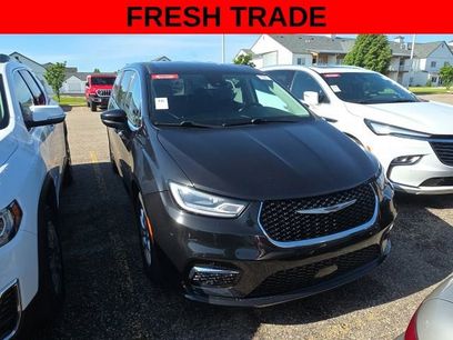 Used 2023 Chrysler Pacifica Touring-L