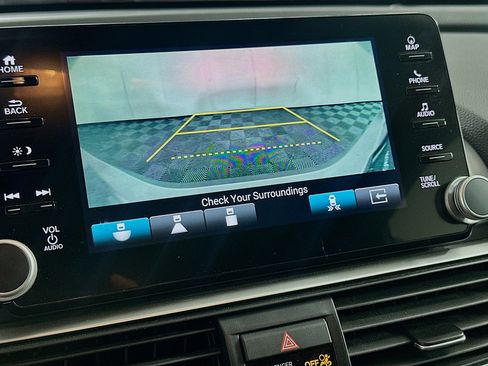 Used 2020 Honda Accord Touring image 23