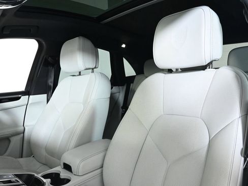 Certified 2024 Porsche Macan S image 5