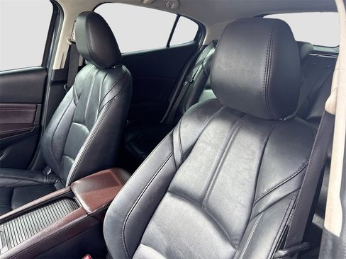 Used 2018 MAZDA MAZDA3 Touring image 21